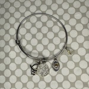 Brand new bracelet with dangled designs